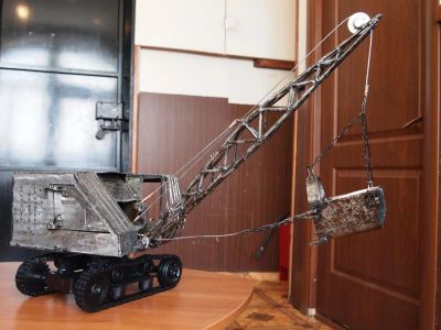 Лот: 6909444. Фото: 1. экскаватор подарок. Скульптуры