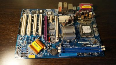 Лот: 7826666. Фото: 1. ASRock 775i915PL-SATA2 совместно... Материнские платы