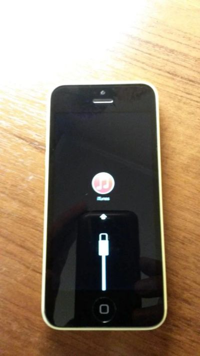 Лот: 6127154. Фото: 1. Продам IPhone 5 C на запчасти. Смартфоны