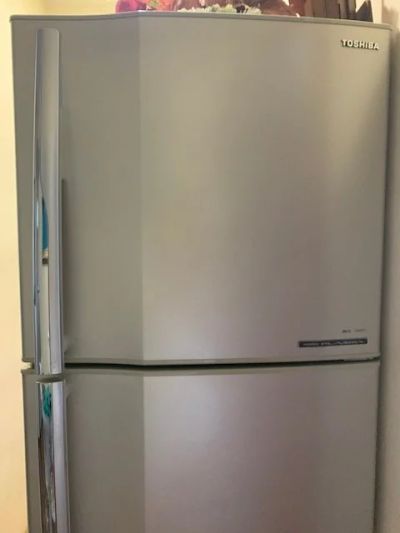 Лот: 16446169. Фото: 1. Холодильник Toshiba. Холодильники, морозильные камеры