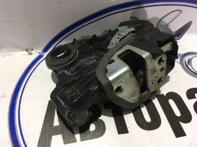 Лот: 21719507. Фото: 1. замок двери Toyota Corolla Axio... Двигатель и элементы двигателя