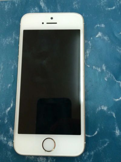 Лот: 7570511. Фото: 1. Продам iPhone 5s Gold 16 GB. Смартфоны