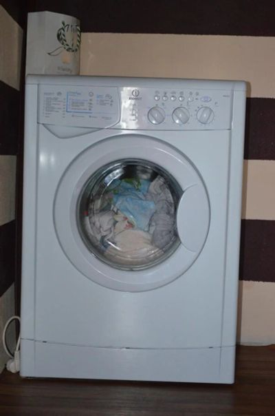 Лот: 3053975. Фото: 1. Узкая Indesit WISL 103 (CIS). Стиральные машины