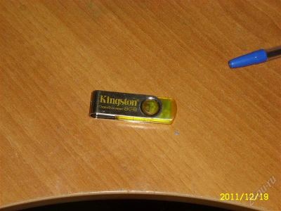 Лот: 1428744. Фото: 1. флешка Kingston 8GB с рубля. USB-флеш карты