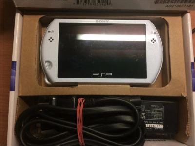 Лот: 10410877. Фото: 1. Sony PSP GO 16gb (М3159). Игровые приставки, консоли