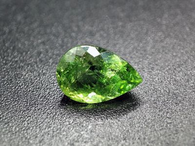 Лот: 20846351. Фото: 1. 1.50 ct. Турмалин Верделит груша... Драгоценные и поделочные камни