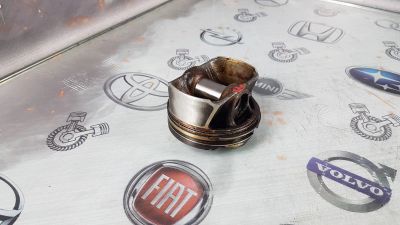 Лот: 23587935. Фото: 1. Поршень BMW 320i N20B20B 11258606461. Двигатель и элементы двигателя