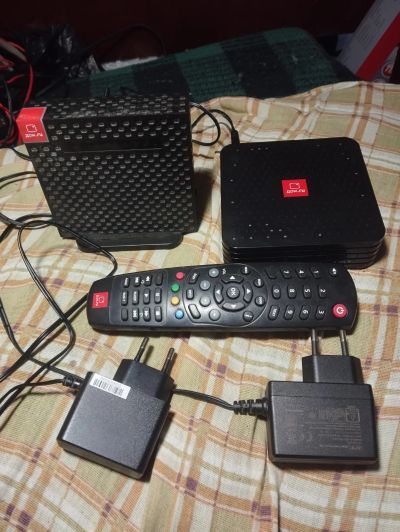 Лот: 25333045. Фото: 1. Wifi роутер и тв приставка дом... Маршрутизаторы (роутеры)