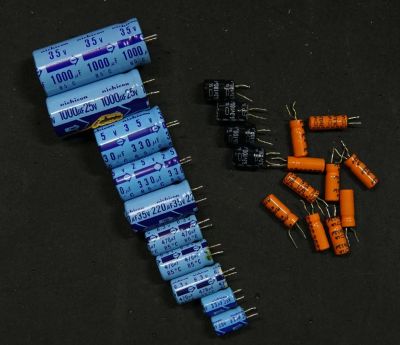 Лот: 9405319. Фото: 1. Набор японских конденсаторов nichicon... Конденсаторы