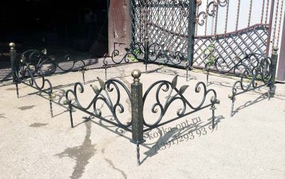 Лот: 8521642. Фото: 1. Кованый угол на кладбище. Ритуальные товары