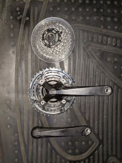 Лот: 19338009. Фото: 1. Шатуны Shimano + задние звёздочки. Запчасти