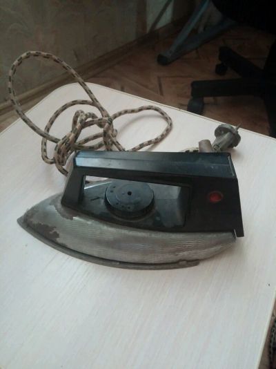 Лот: 9128774. Фото: 1. с 1 рубля УТЮГ рабочий. Утюги, парогенераторы, отпариватели