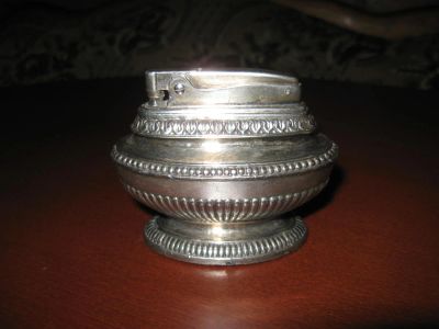 Лот: 6470500. Фото: 1. Настольная зажигалка Ronson QUEEN... Зажигалки, спички, пепельницы