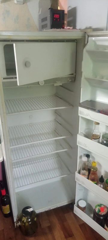 Лот: 20497940. Фото: 1. Холодильник Бирюса. Холодильники, морозильные камеры
