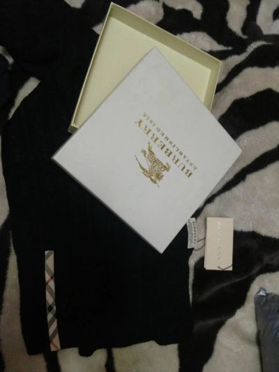 Лот: 11135070. Фото: 1. Шарф Burberry новый в коробке... Шарфы, платки