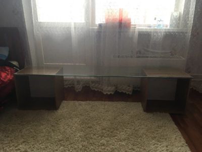 Лот: 11443238. Фото: 1. Продам тумбу стеклянную под ТВ... Полки, стеллажи, этажерки