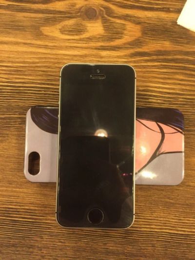 Лот: 10871196. Фото: 1. iPhone SE 32gb. Смартфоны