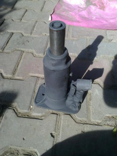 Лот: 3214550. Фото: 1. Домкрат гидравлический 5тонн. Другое (инструмент)
