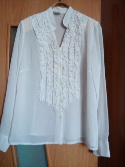 Лот: 13702116. Фото: 1. Блузка бел.с отделкой раз.48. Блузы, рубашки