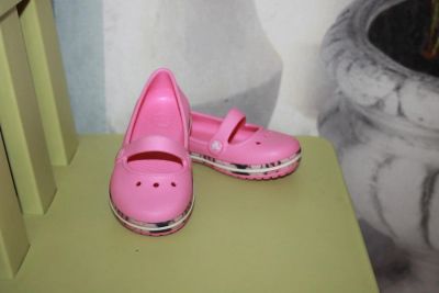 Лот: 9408869. Фото: 1. Crocs для малышки. Шлепанцы, сланцы