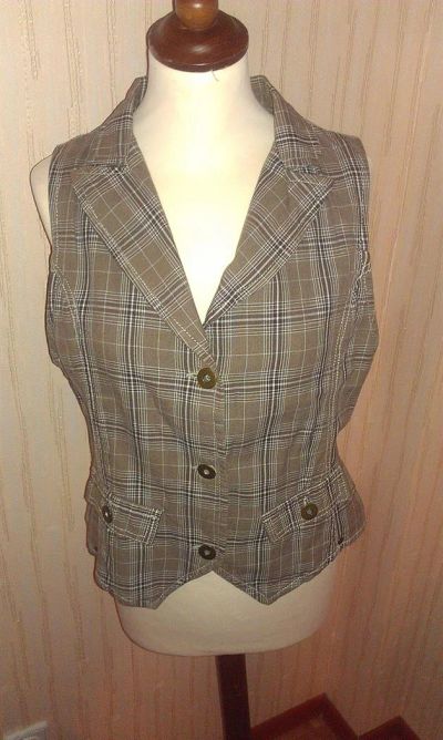 Лот: 3766892. Фото: 1. Женский жилет в бежево-коричневую... Костюмы