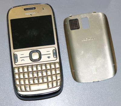 Лот: 3876640. Фото: 1. Телефон Nokia Asha 302 без аккумулятора... Кнопочные мобильные телефоны