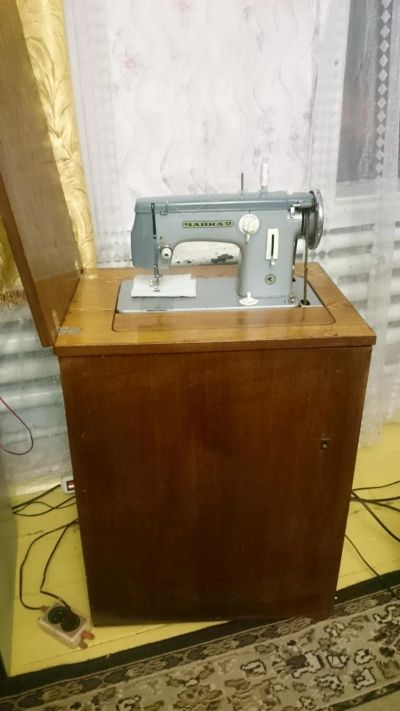 Лот: 7856103. Фото: 1. Швейная машина чайка 2. Другое (антиквариат)