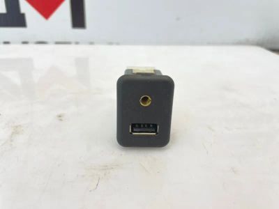Лот: 25783851. Фото: 1. разъем aux Chevrolet Aveo T300. Двигатель и элементы двигателя
