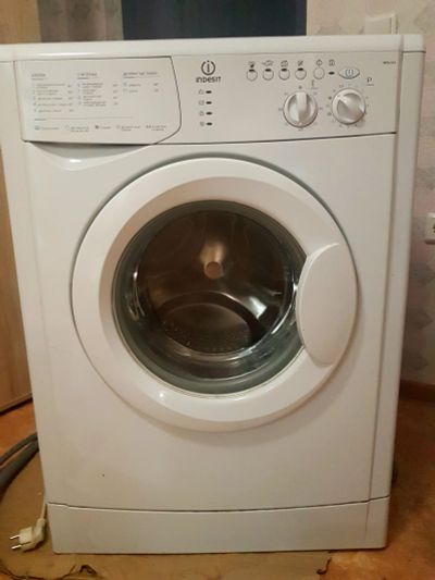 Лот: 12725801. Фото: 1. Стиральная машина Indesit wisl... Стиральные машины