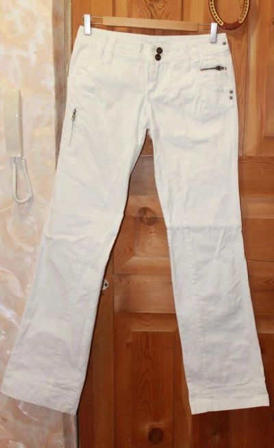 Лот: 7422438. Фото: 1. стильные белоснежные джинсы для... Джинсы