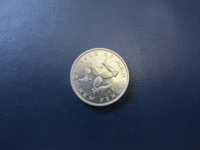 Лот: 15855362. Фото: 1. 10 новых пенсов о. Мэн, 1975 г. Европа