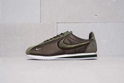 Лот: 11617682. Фото: 1. Кроссовки Nike Classic Cortez... Кеды, кроссовки, слипоны