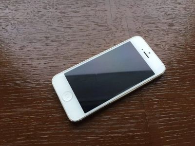Лот: 8797319. Фото: 1. iPhone 5 белый 16 ГБ идеальное... Смартфоны