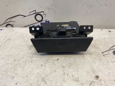 Лот: 21713620. Фото: 1. пепельница Toyota Avensis ST220. Двигатель и элементы двигателя
