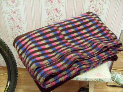 Лот: 3075415. Фото: 1. Плед-одеяло, шерсть. 1.5 Х 2.0... Одеяла, подушки