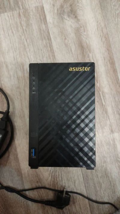Лот: 25085179. Фото: 1. Сетевое хранилище Asustor AS1002T. Другое (сетевые устройства)