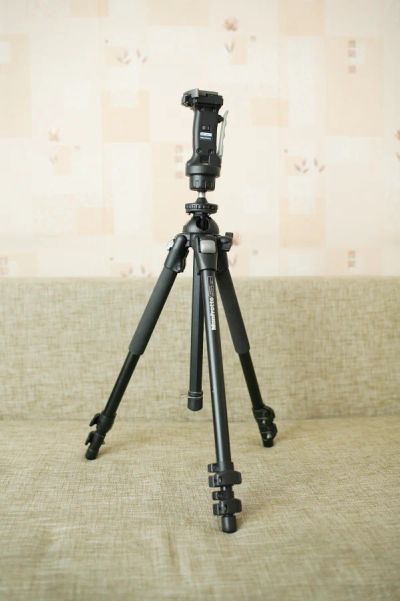 Лот: 3310973. Фото: 1. Штатив Manfrotto 190PROB + голова... Штативы, держатели