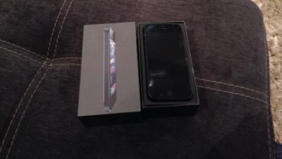 Лот: 6124886. Фото: 1. iphone 5 black 16 gb. Смартфоны