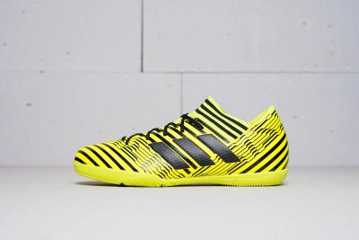 Лот: 11617713. Фото: 1. Футбольная обувь Adidas Nemeziz... Кеды, кроссовки, слипоны