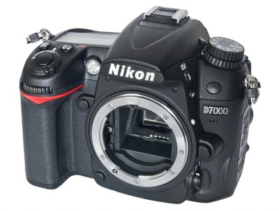 Лот: 3273067. Фото: 1. Nikon D7000 body + карточка SD... Цифровые зеркальные