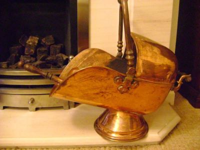 Лот: 2975051. Фото: 1. Медная угольница с совком. Старина... Предметы интерьера и быта