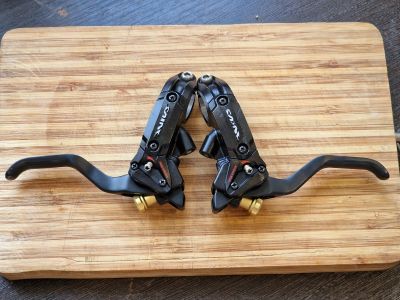 Лот: 20327176. Фото: 1. Тормозные ручки Shimano BL-M810... Запчасти