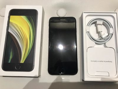 Лот: 19014007. Фото: 1. Apple iPhone SE 2-ого поколения... Смартфоны