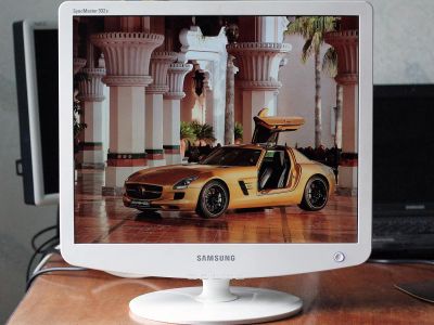 Лот: 4126640. Фото: 1. Samsung SyncMaster 932B. ЖК-мониторы