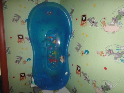 Лот: 2705705. Фото: 1. Ванночка с градусником + горка... Ванночки, сиденья, горшки