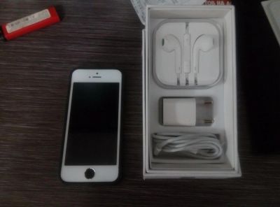 Лот: 8242432. Фото: 1. Iphone 5 16 гиг полный комплект. Смартфоны