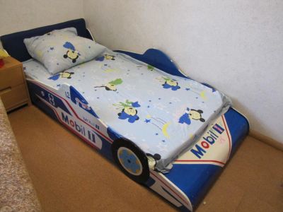 Лот: 9212083. Фото: 1. Детская кровать автомобиль. Детские кровати и кроватки