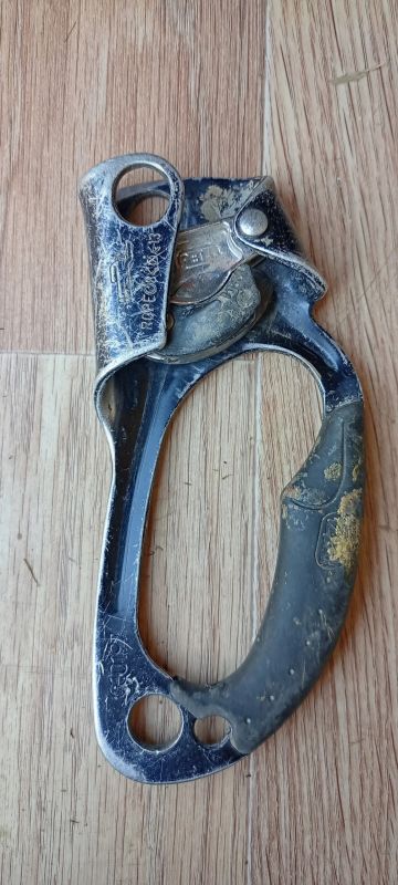 Лот: 19078665. Фото: 1. Жумар petzl. Альпинизм и скалолазание