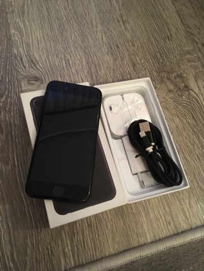 Лот: 12737551. Фото: 1. iPhone 7 black 32 gb. Смартфоны