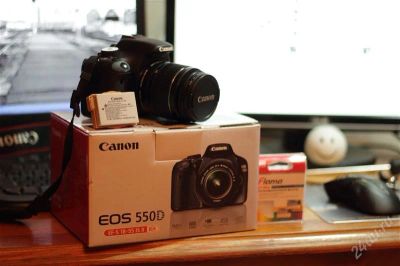 Лот: 2073106. Фото: 1. Canon 550D кит + Уф фильтр + 2... Цифровые зеркальные